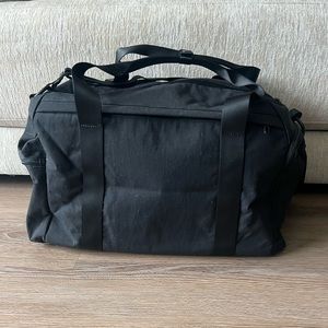 Lululemon Command The Day Duffel Bag 37 L